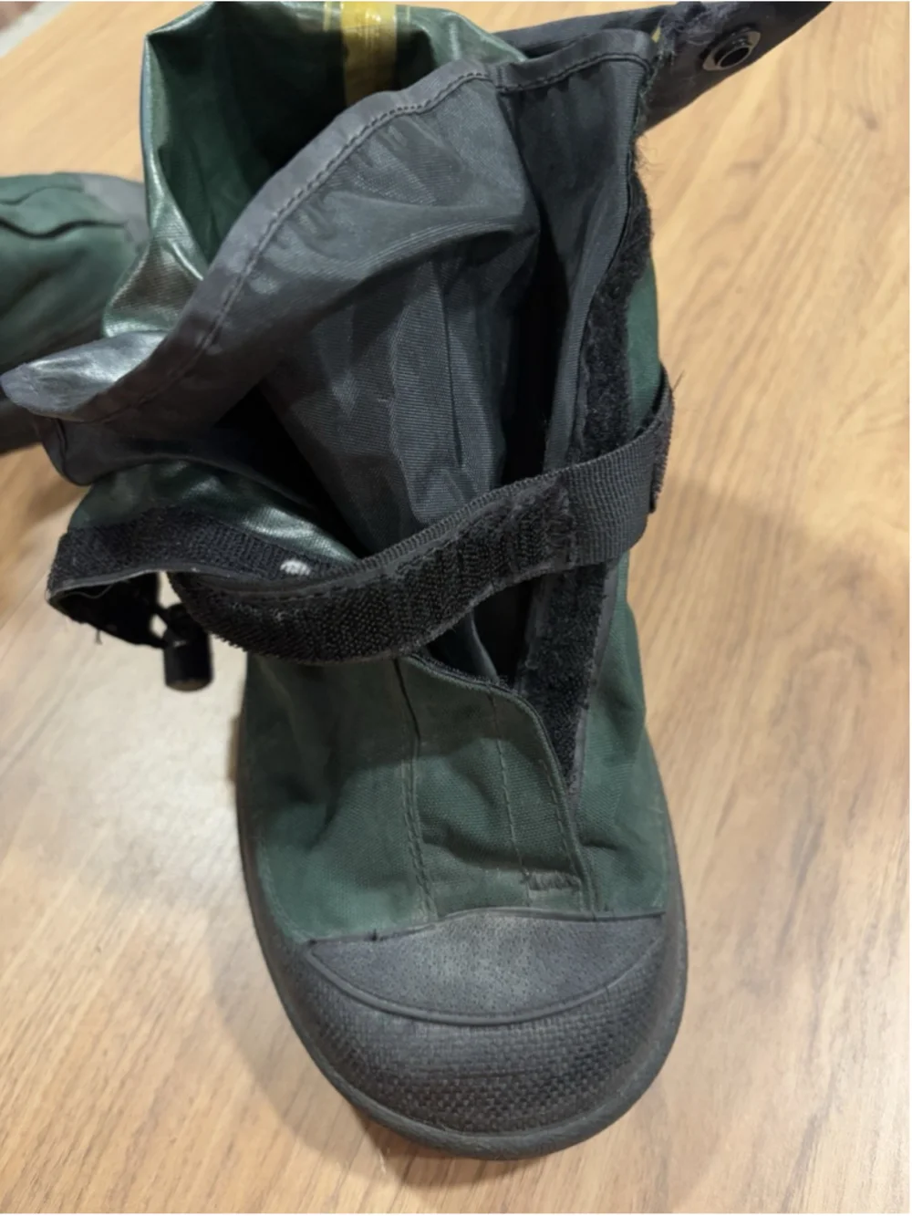 NEOS Traveller Over Shoes Men Medium Green Black Nylon Rain Snow Winter Boot EUC